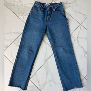 Abercrombie Fitch~90s Relaxed Jeans~High Rise Curve Love~Raw Edge~28/6~Med Wash